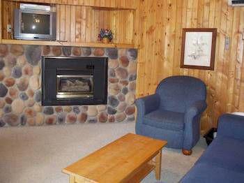 High Village Breezy Point Екстериор снимка